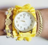Relógio amarelo + pulseiras